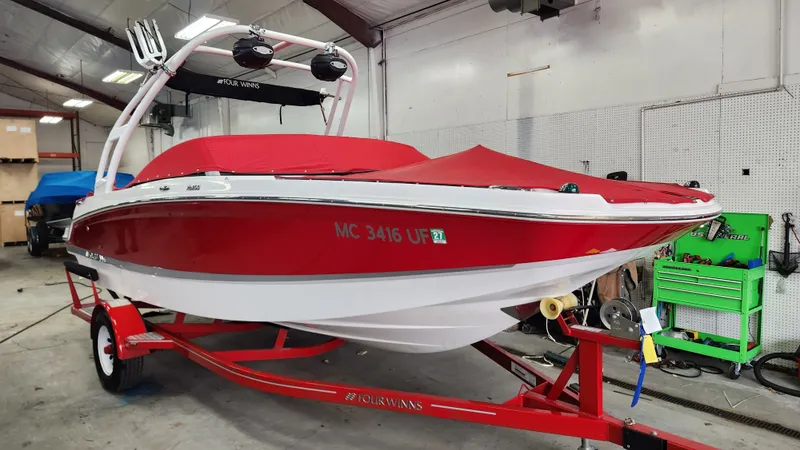 Slide: The Image of Four Winns HD200 2018 - 1