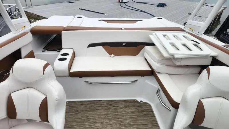 Slide: The Image of Four Winns HD200 2018 - 19