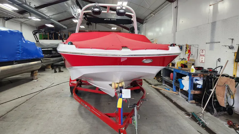 Slide: The Image of Four Winns HD200 2018 - 2