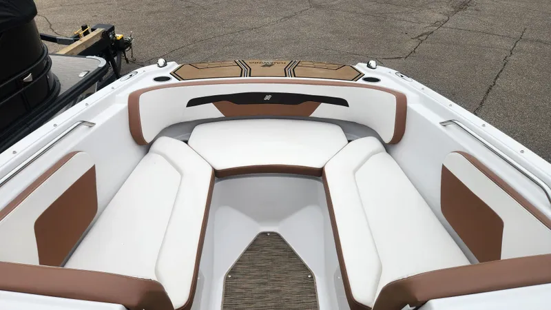 Slide: The Image of Four Winns HD200 2018 - 23