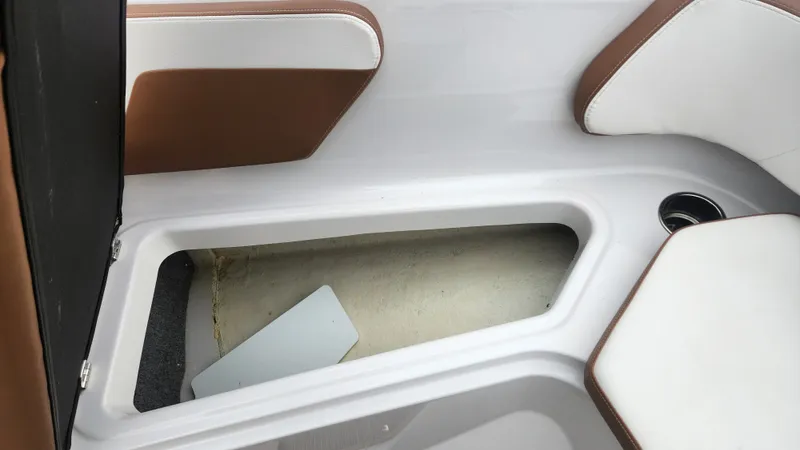 Slide: The Image of Four Winns HD200 2018 - 24