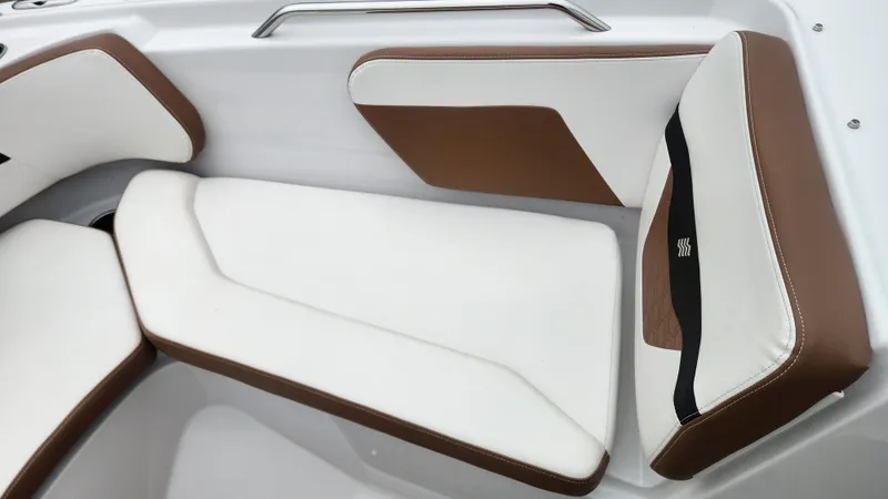 Slide: The Image of Four Winns HD200 2018 - 28