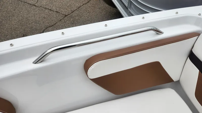 Slide: The Image of Four Winns HD200 2018 - 33