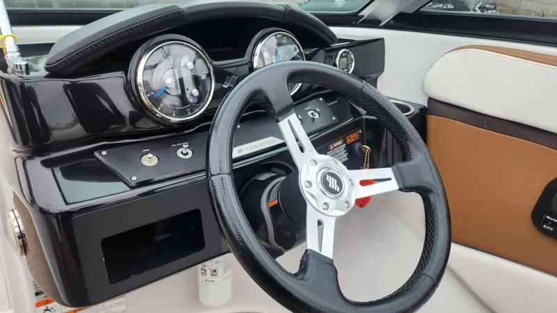 Slide: The Image of Four Winns HD200 2018 - 50