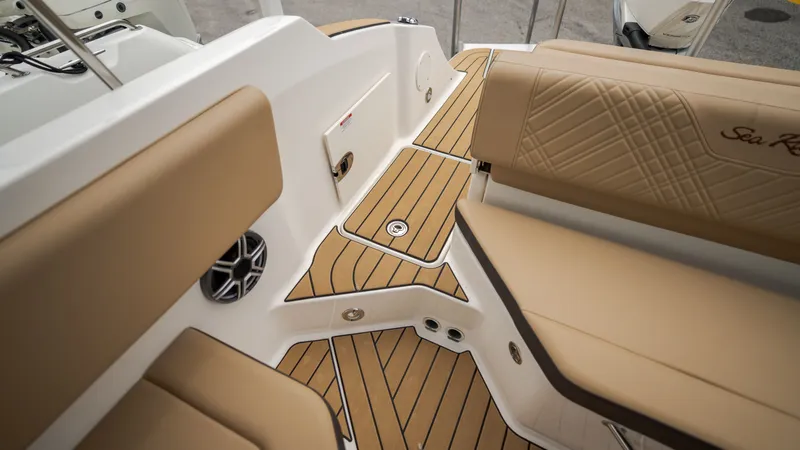 Slide: The Image of Sea Ray SDX 230 Outboard 2026 - 28