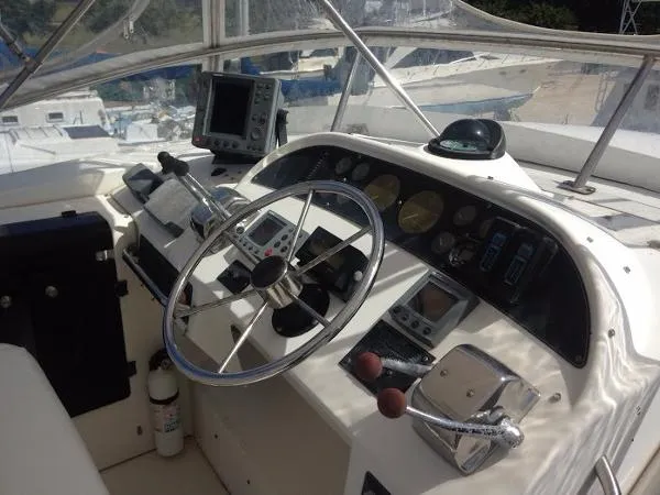 Slide: The Image of Bayliner 4788 Pilot House Motoryacht 1995 - 10