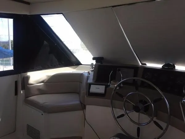 Slide: The Image of Bayliner 4788 Pilot House Motoryacht 1995 - 5