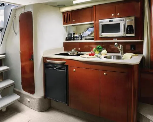 Slide: The Image of Sea Ray 350/330 Sundancer 2008 - 9