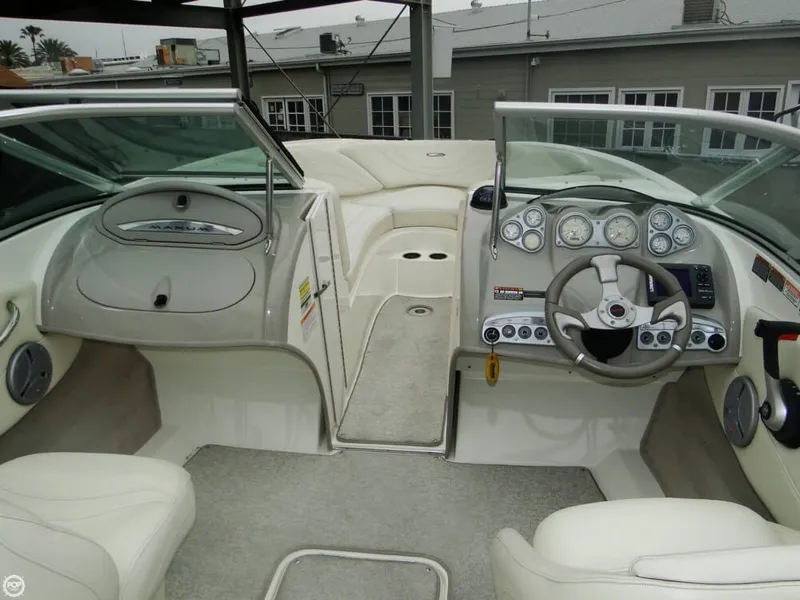 Slide: The Image of Maxum 2200 SR3 2008 - 9
