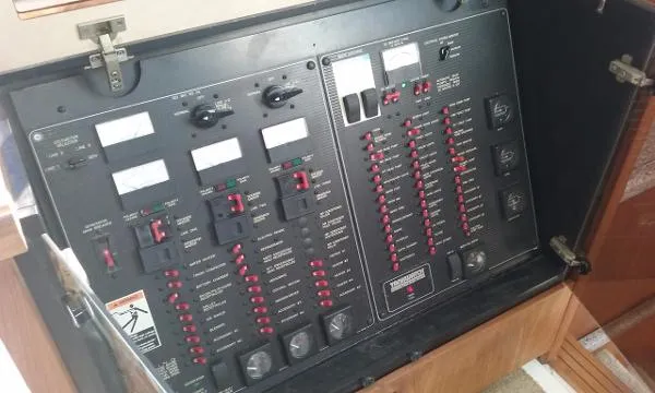 Slide: The Image of Bayliner 4788 Pilot House Motoryacht 1995 - 11