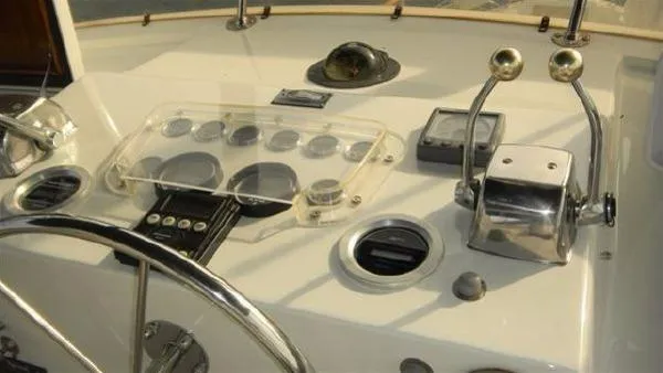 Slide: The Image of Hatteras 58 Cockpit Motor Yacht LLC 1981 - 10