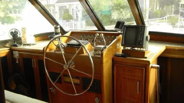 Slide: The Image of Hatteras 58 Cockpit Motor Yacht LLC 1981 - 7