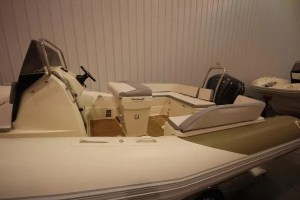 Slide: The Image of Zodiac N-ZO 760 NEO 300hp DEC T-Top In Stock 2017 - 4