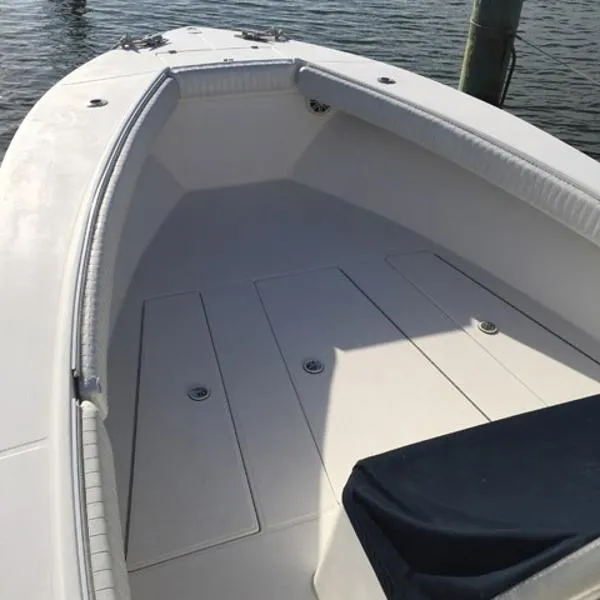 Slide: The Image of Regulator Marine Center Console Classic 2002 - 1