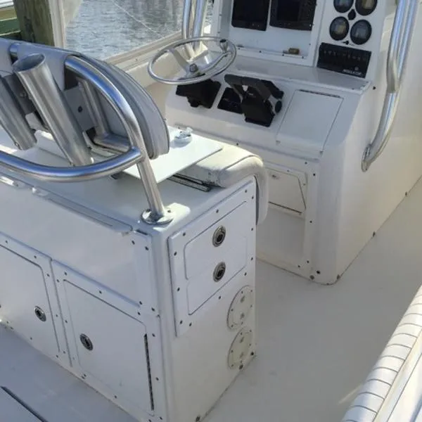 Slide: The Image of Regulator Marine Center Console Classic 2002 - 8