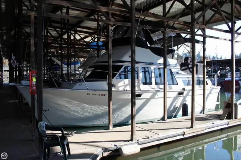 Slide: The Image of Tollycraft 34 Tri-Cabin 1975 - 10