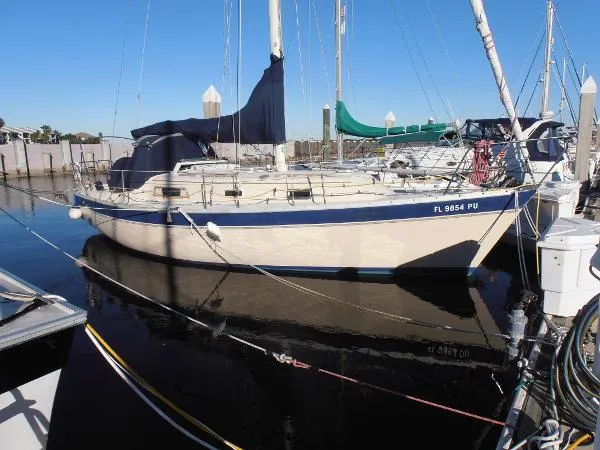 Slide: The Image of Irwin 31 Sloop 1984 - 0
