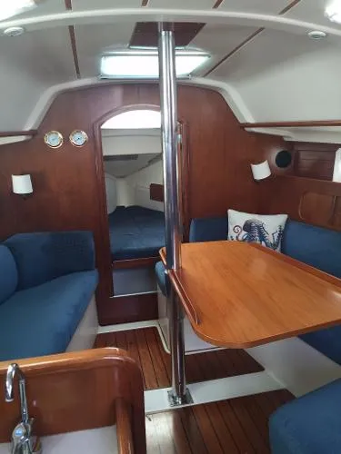 Slide: The Image of Beneteau 321 2000 - 9