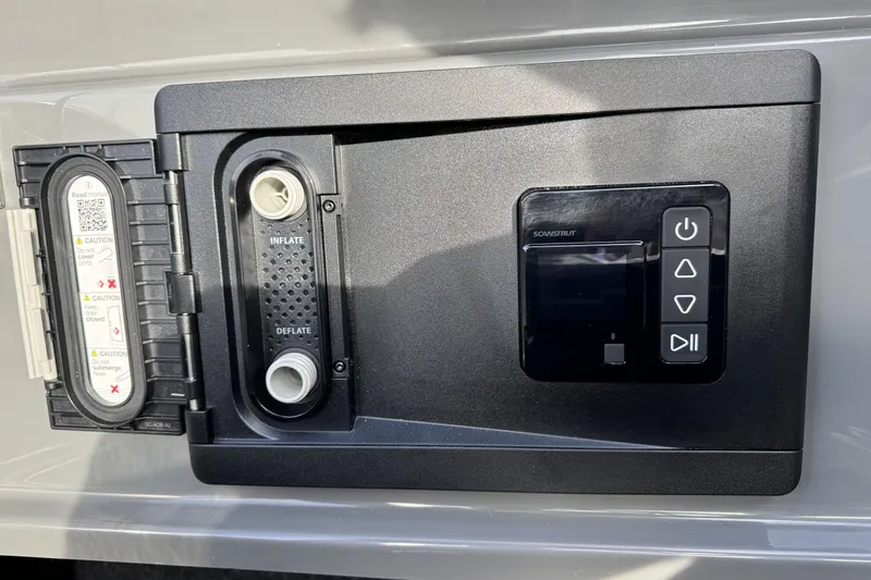 Slide: The Image of Control panel on 2026 Tigé Z3 boat with inflate and deflate options. - 23
