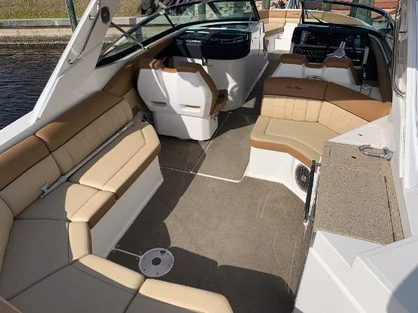 Slide: The Image of Sea Ray 350 SLX 2015 - 10