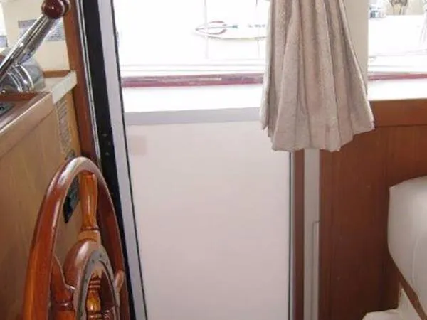 Slide: The Image of Mainship Trawler 350-390 1998 - 4