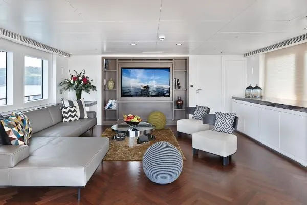 Slide: The Image of Kingship Marine Ltd. Motor Yacht 2012 - 10