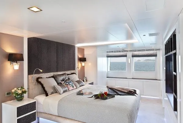 Slide: The Image of Kingship Marine Ltd. Motor Yacht 2012 - 11