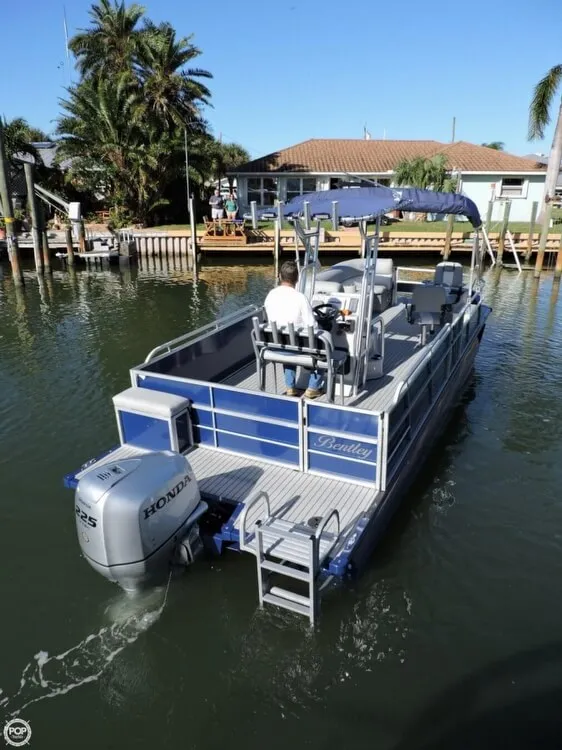 Slide: The Image of Encore Boat Builders Bentley 243 Sport Fish 2016 - 1