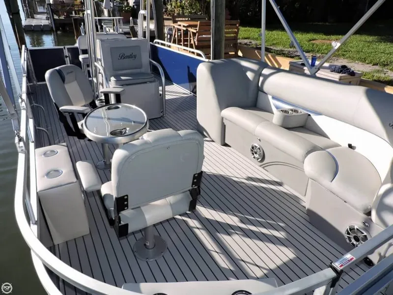 Slide: The Image of Encore Boat Builders Bentley 243 Sport Fish 2016 - 10