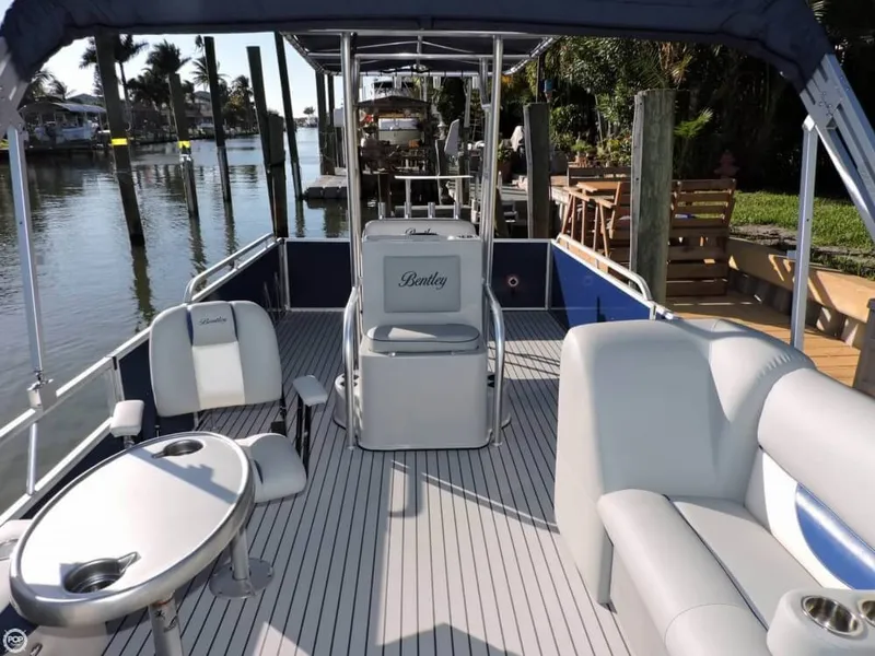 Slide: The Image of Encore Boat Builders Bentley 243 Sport Fish 2016 - 11