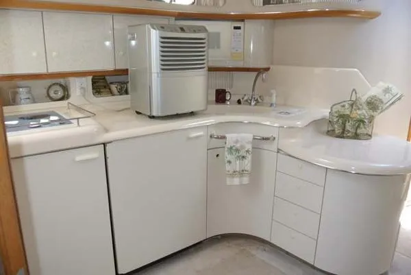 Slide: The Image of Sea Ray 45 Sundancer 1996 - 8
