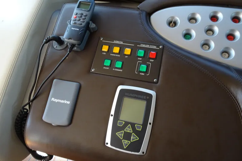 Slide: The Image of Decorative plate on wooden stand inside 2010 Azimut 100 Leonardo yacht interior. - 24