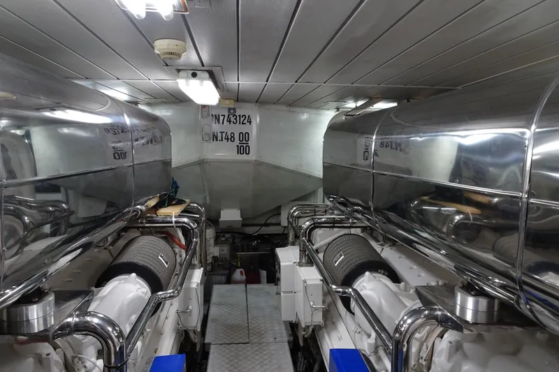 Slide: The Image of Luxurious bedroom interior on 2010 Azimut 100 Leonardo yacht with orange accents. - 47