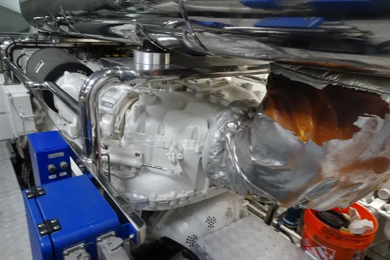 Slide: The Image of Luxurious cabin interior of 2010 Azimut 100 Leonardo yacht with modern furnishings. - 48