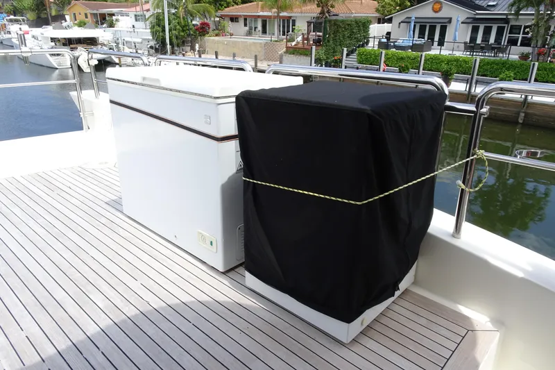 Slide: The Image of Luxurious deck of 2010 Azimut 100 Leonardo yacht with scenic waterfront view. - 84