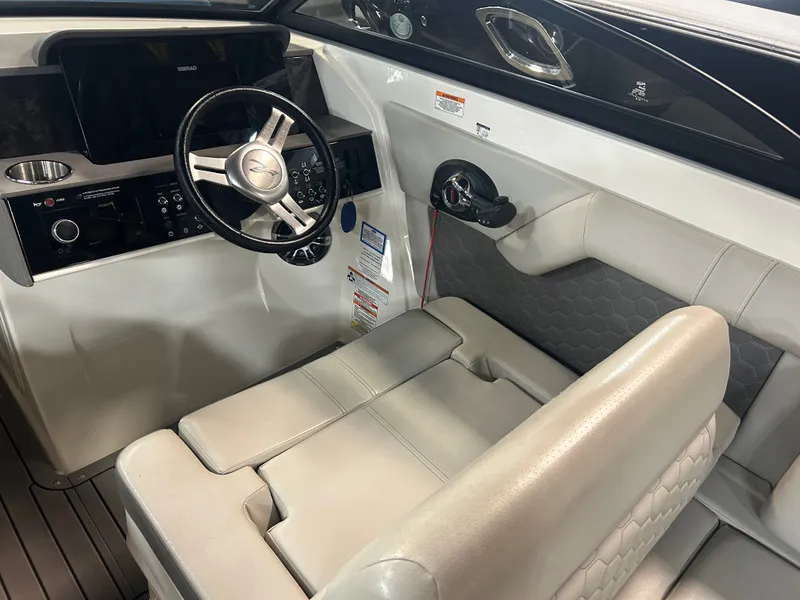 Slide: The Image of Interior of 2021 Sea Ray SDX 270 boat cockpit. - 15
