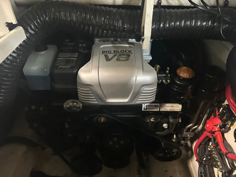 Slide: The Image of Engine compartment of 2021 Sea Ray SDX 270 boat. - 17