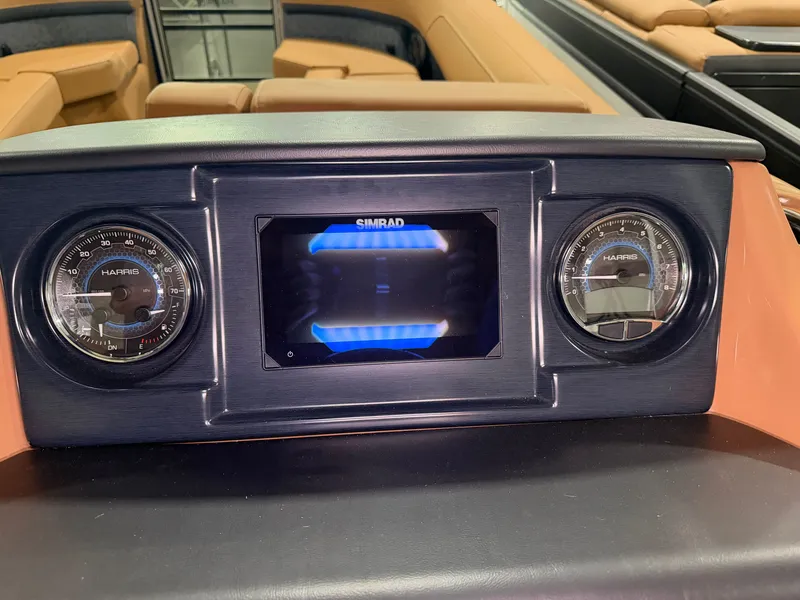 Slide: The Image of The image shows the dashboard of a Harris Solstice 250 with a Simrad screen and two Harris gauges. - 39