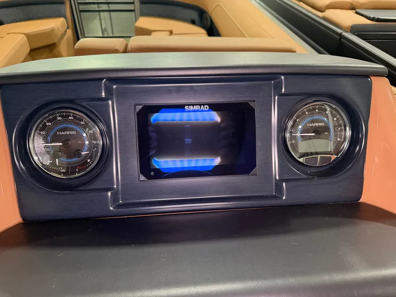 Slide: The Image of The image shows the dashboard of a Harris Solstice 250 with a Simrad display and two Harris gauges. - 38