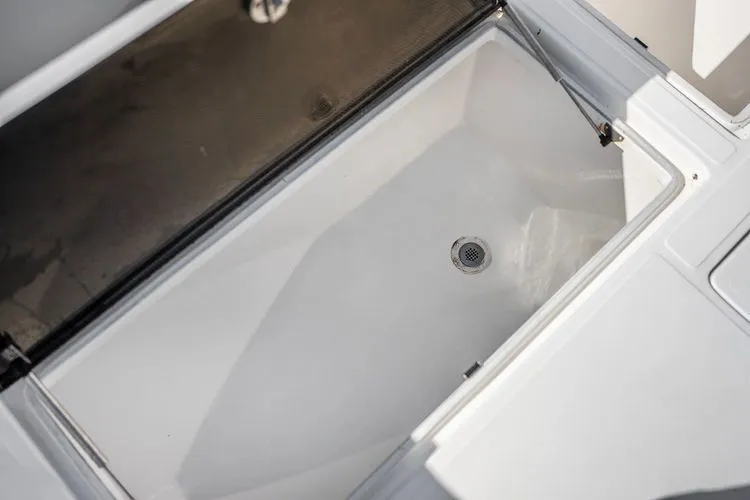 Slide: The Image of 2020 Seahunter 33 - Image 29 - 29