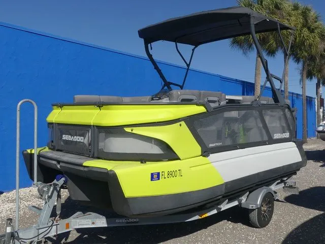 The Image of Sea-Doo Switch® Sport Compact-170 hp Galvanized 2023 - 1