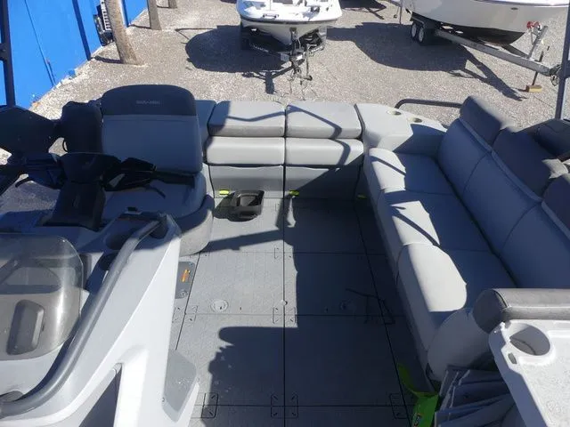 Slide: The Image of Sea-Doo Switch® Sport Compact-170 hp Galvanized 2023 - 10