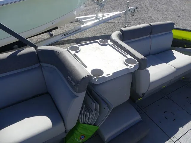 Slide: The Image of Sea-Doo Switch® Sport Compact-170 hp Galvanized 2023 - 12