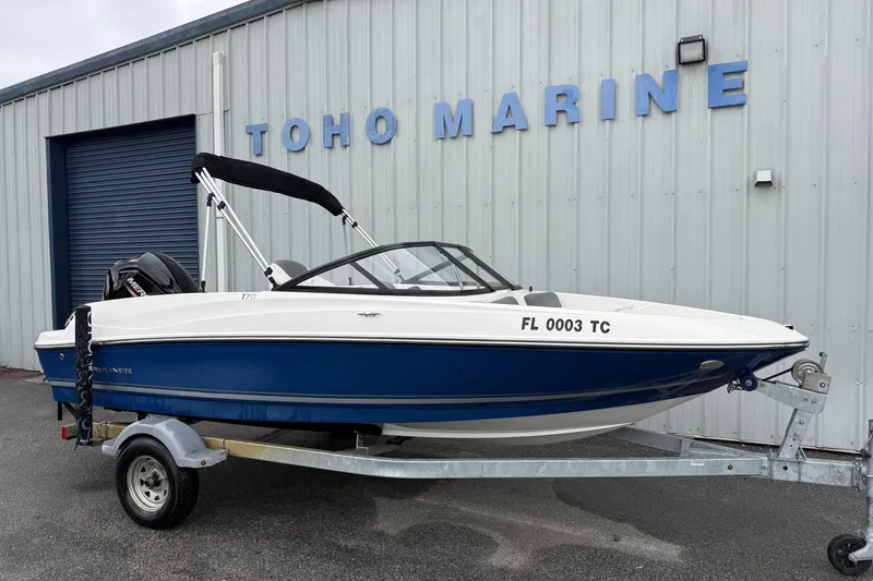 The Image of 2022 Bayliner 170 Bowrider boat on trailer at Toho Marine dealership. - 0