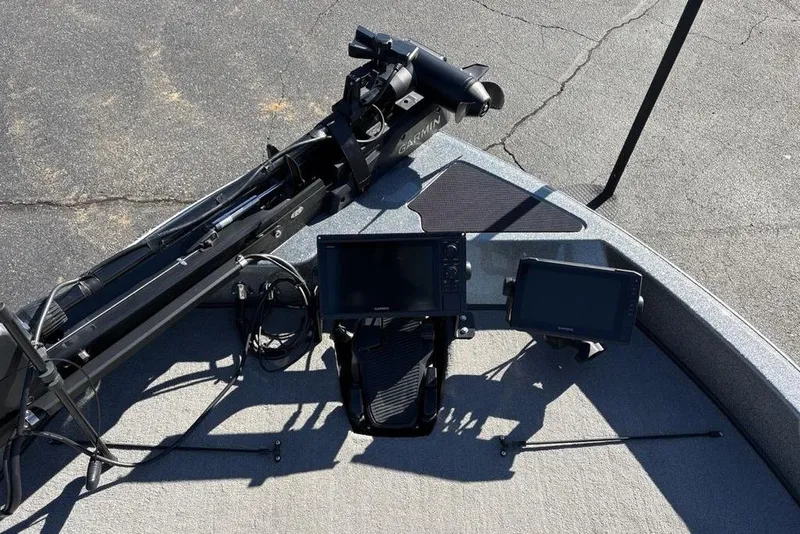 Slide: The Image of 2019 Nitro ZV19 boat deck with Garmin electronics and trolling motor. - 10