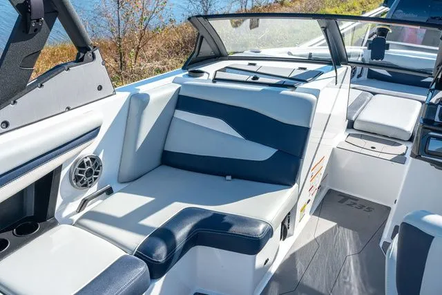 Slide: The Image of Axis Wake Research T235 2023 - 7