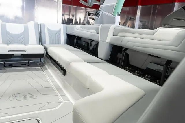 Slide: The Image of Malibu Wakesetter 25 LSV 2026 - 11