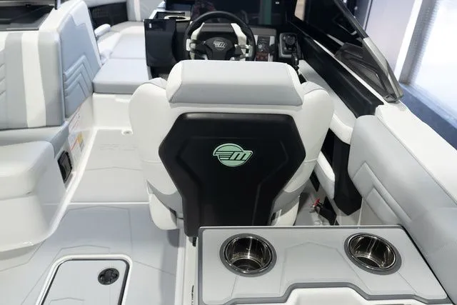 Slide: The Image of Malibu Wakesetter 25 LSV 2026 - 15