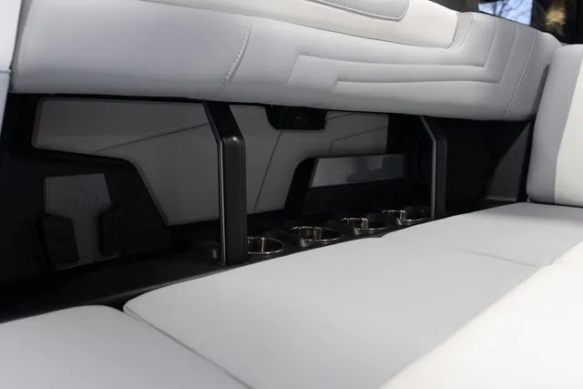 Slide: The Image of Malibu Wakesetter 25 LSV 2026 - 16