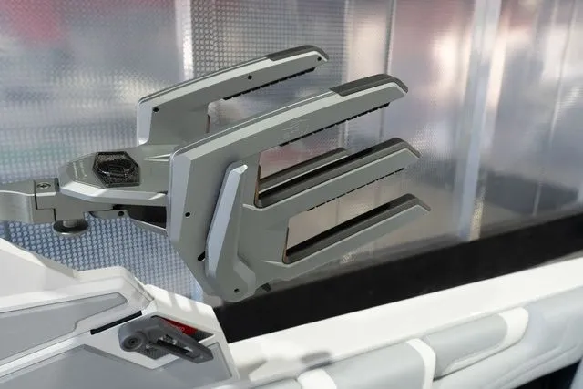 Slide: The Image of Malibu Wakesetter 25 LSV 2026 - 17